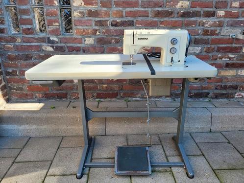 Bernina 841 Naaimachine + Kobold KNW 64 Elektro motor, Hobby en Vrije tijd, Naaimachines en Toebehoren, Zo goed als nieuw, Naaimachine