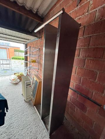 Staande plank met twee niveaus 180 cm beschikbaar voor biedingen
