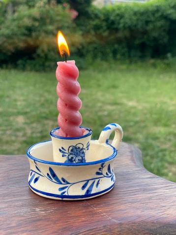 Antieke kaarsenhouder van aardewerk, handgemaakte decoratie beschikbaar voor biedingen