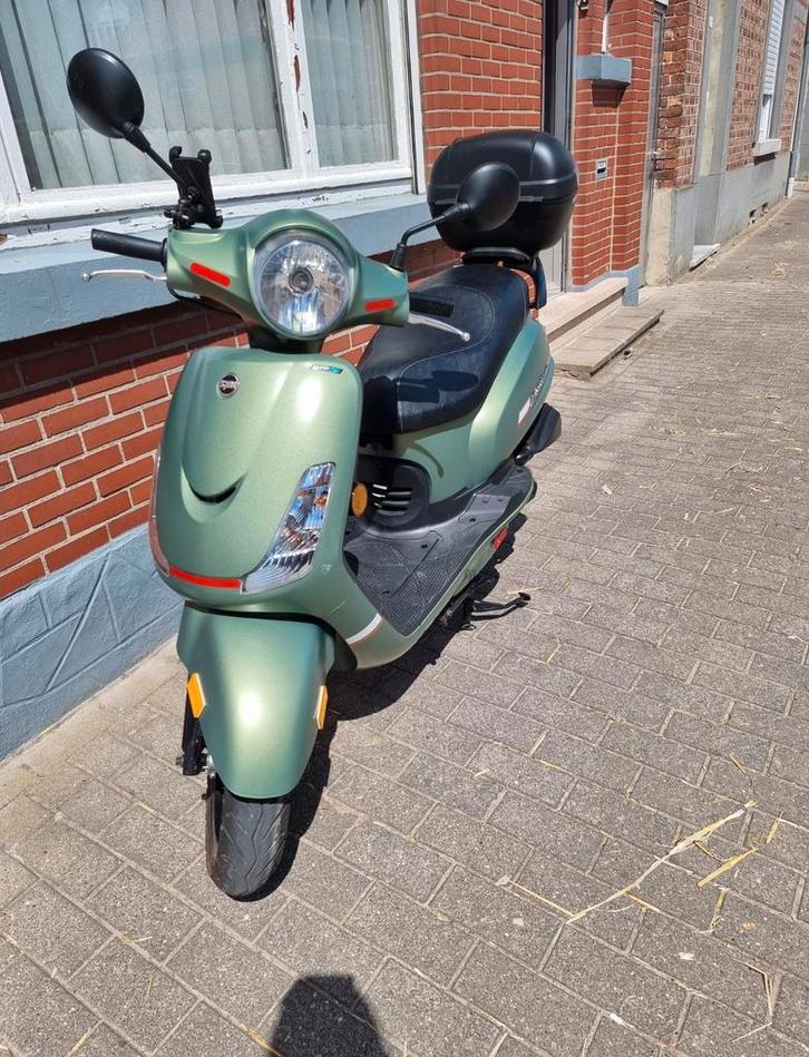 Trottinette SYM Fiddle 2 avec TOP CASE SH39, Vélos & Vélomoteurs, Scooters | SYM, Comme neuf, Fiddle, Classe B (45 km/h), Essence