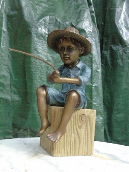 statue d un pêcheur assis en bronze pat couleur ., Jardin & Terrasse, Statues de jardin, Neuf, Autres types, Autres matériaux