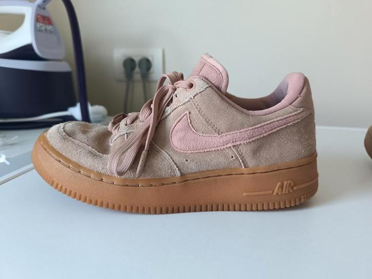 Nike Air Force 1 Low (AA1117-600), Kleding | Dames, Schoenen, Gedragen, Sneakers, Roze, Ophalen of Verzenden