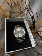 Tres belle montre chiffre arabe en parfait etat, Ophalen