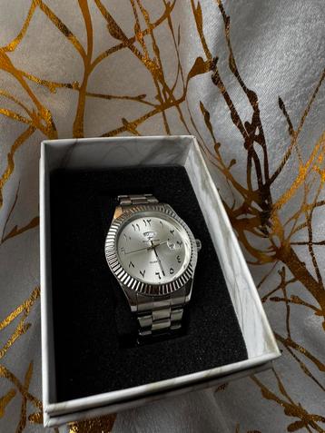 Tres belle montre chiffre arabe en parfait etat  beschikbaar voor biedingen