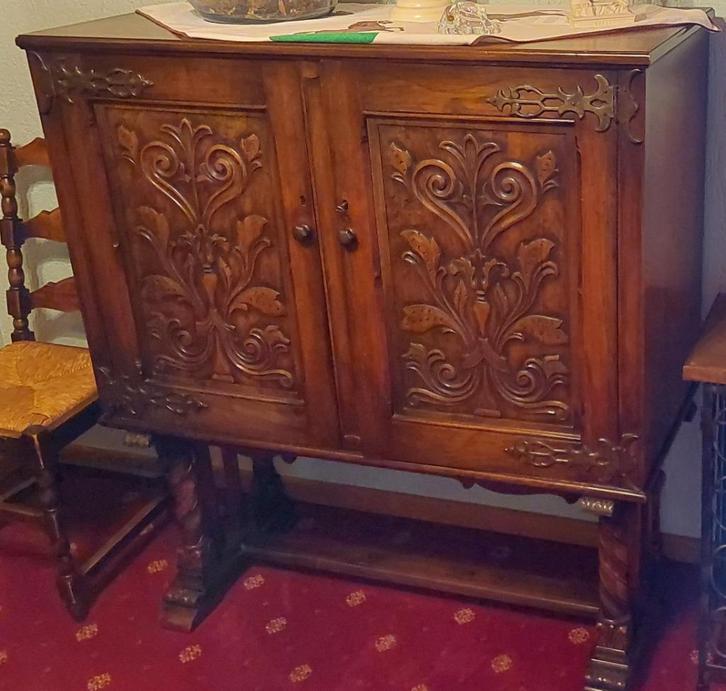Antieke kast in neo-renaissance stijl – massief eikenhout –, Huis en Inrichting, Kasten | Dressoirs, Gebruikt, 100 tot 150 cm