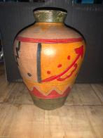 Hele mooie vintage terracotta vaas kleurrijk, Antiquités & Art, Antiquités | Vases, Enlèvement ou Envoi