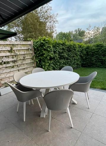 Ronde tafel en 6 stoelen Bristol beschikbaar voor biedingen