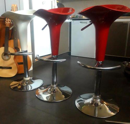 Trendy design barkrukken, Huis en Inrichting, Barkrukken, Zo goed als nieuw, In hoogte verstelbaar, Ophalen