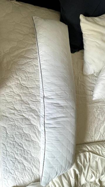 Voedingskussen met 2 hoezen beschikbaar voor biedingen