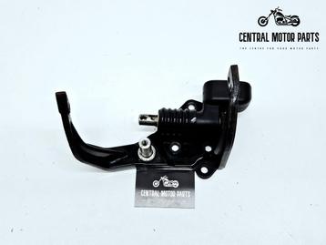 Bracket rechts Footboard + Master Cylinder Softail 2000-2010 beschikbaar voor biedingen
