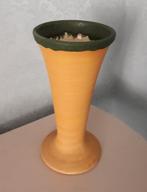 Vintage keramieken vaas geeloranje met groene rand 32 H, Ophalen