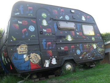Heb je een saaie caravan,graffiti stijl beschikbaar voor biedingen