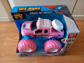 ROZE OFF-ROAD TRUCK MET CRACK ON IMPACT beschikbaar voor biedingen