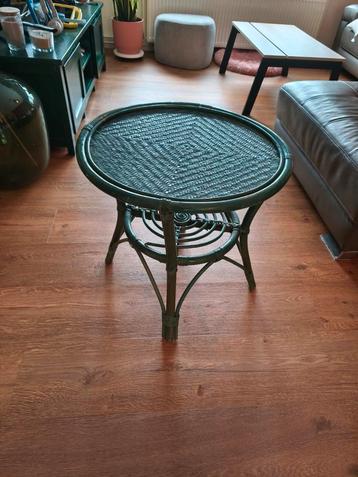 Rotan bijzettafel  beschikbaar voor biedingen