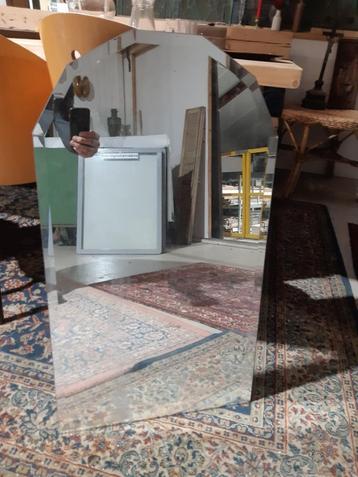 Spiegels beschikbaar voor biedingen