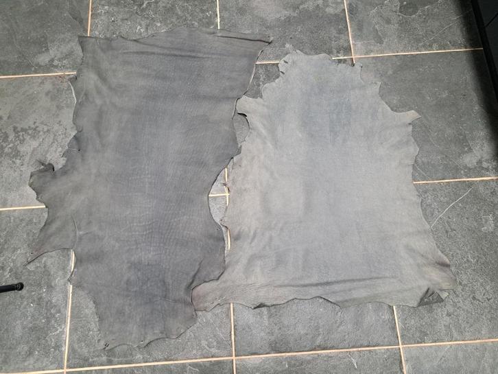 Soepele blauwe vellen schapenleder / per stuk/ lot 24, Hobby en Vrije tijd, Stoffen en Lappen, Zo goed als nieuw, Ophalen of Verzenden