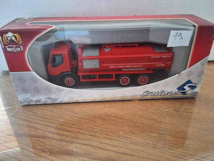 19) brandweerwagen, Hobby en Vrije tijd, Modelauto's | 1:43, Zo goed als nieuw, Bus of Vrachtwagen, Solido, Ophalen of Verzenden