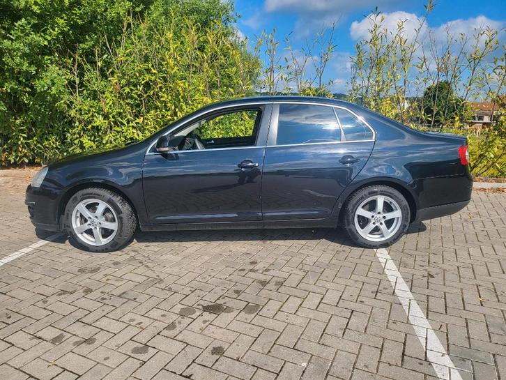 VW JETTA 1.6 TDi ✅CT OK + CAR-PASS✅, Autos, Volkswagen, Entreprise, Achat, Jetta, ABS, Air conditionné, Verrouillage central, Vitres électriques