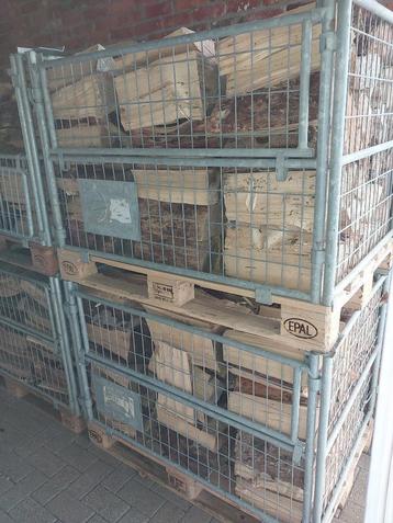 Gegalvaniseerde stapelkorven met europallet beschikbaar voor biedingen