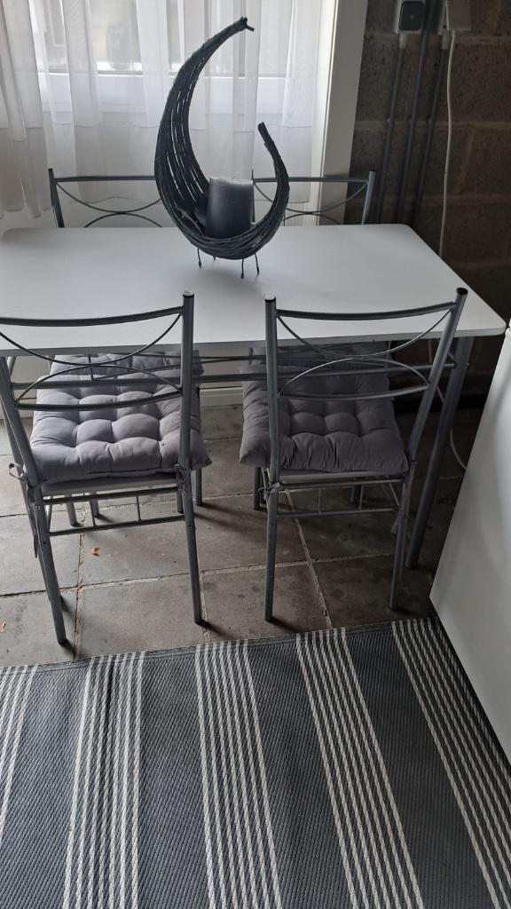 Eettafel, Huis en Inrichting, Tafels | Eettafels, Zo goed als nieuw, Vier personen, Ophalen