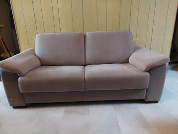 Moderne zetel Henders & Hazel beschikbaar voor biedingen