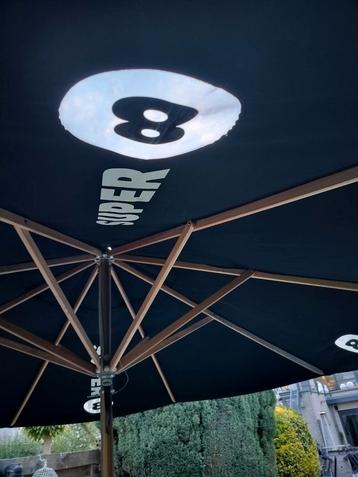 Parasols Super 8  diameter 360 cm. Zware voet bij.  beschikbaar voor biedingen