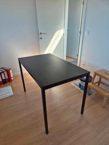 Eettafel Ikea beschikbaar voor biedingen