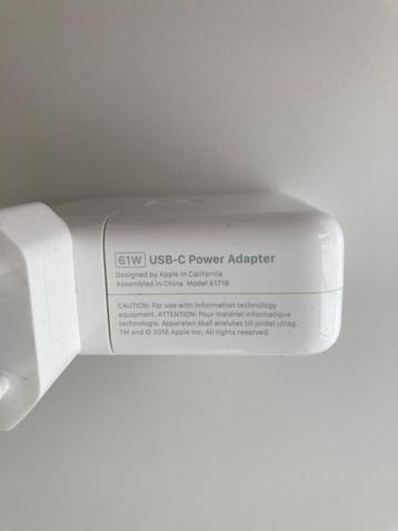 61 W USB adapter  beschikbaar voor biedingen