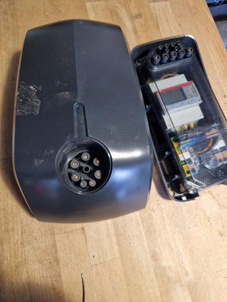 Chargeur voiture électrique EVBox Walldock, Autos : Divers, Bornes de recharge, Comme neuf, Borne de recharge et Câble de charge