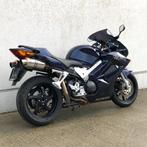 Honda VFR 800, Motoren, 2 cilinders, 782 cc, Motorrijbewijs A, Bedrijf
