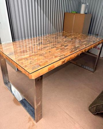 Teakhouten eettafel met glasplaat beschikbaar voor biedingen