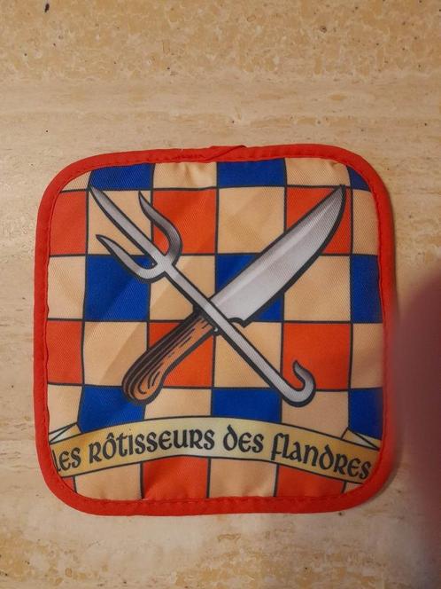 Pannenlapje 'Les rôtisseurs des flandres', Huis en Inrichting, Keuken | Textiel, Nieuw, Overige typen, Rood, Ophalen of Verzenden