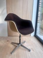 Eames bureaustoel, Huis en Inrichting, Ophalen, Gebruikt, Bruin, Bureaustoel