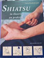 Shiatsu in theorie en praktijk van Carola Beresford-Cooke, Boeken, Esoterie en Spiritualiteit, Ophalen of Verzenden, Zo goed als nieuw