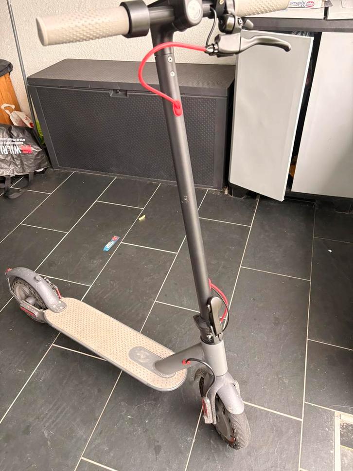 Elektrische step( via app vergrendelbaar), Fietsen en Brommers, Steps, Zo goed als nieuw, Elektrische step (E-scooter), Ophalen