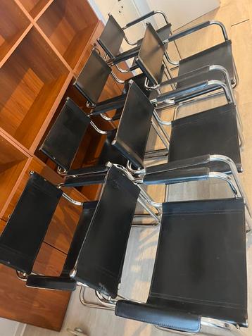 Lot de 7 chaises de bureau en cuir noir beschikbaar voor biedingen