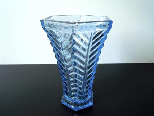 Franse Art Deco vaas in blauw tot violet glas, Antiek en Kunst, Antiek | Glaswerk en Kristal, Ophalen of Verzenden