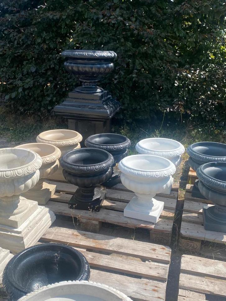 Italiaanse betonnen bloempotten 40x40 cm nu voor maar €40 !, Tuin en Terras, Tuinbeelden, Nieuw, Overige typen, Beton, Ophalen