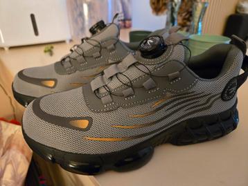 Sport werk schoenen met stalen tip maat 41  beschikbaar voor biedingen