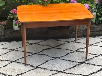 Vintage Scandinavische tafel uit de jaren 60 beschikbaar voor biedingen