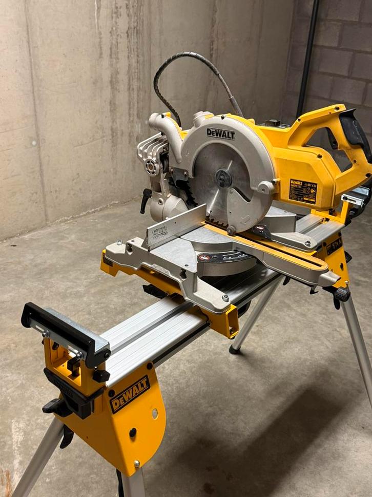 Dewalt DWS778 QS set met onderstel, Doe-het-zelf en Bouw, Gereedschap | Zaagmachines, Zo goed als nieuw, Ophalen