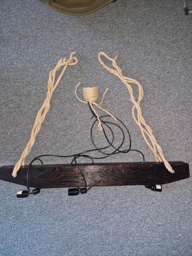 Handgemaakte houten hanglamp – industrieel & rustiek design, Maison & Meubles, Lampes | Plafonniers, Bois, Enlèvement