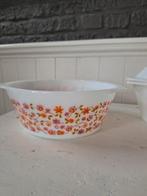 Grote Arcopal (sla)kom met bloemmotief, Huis en Inrichting, Ophalen of Verzenden, Zo goed als nieuw