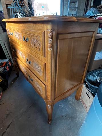 Vintage lade kast beschikbaar voor biedingen