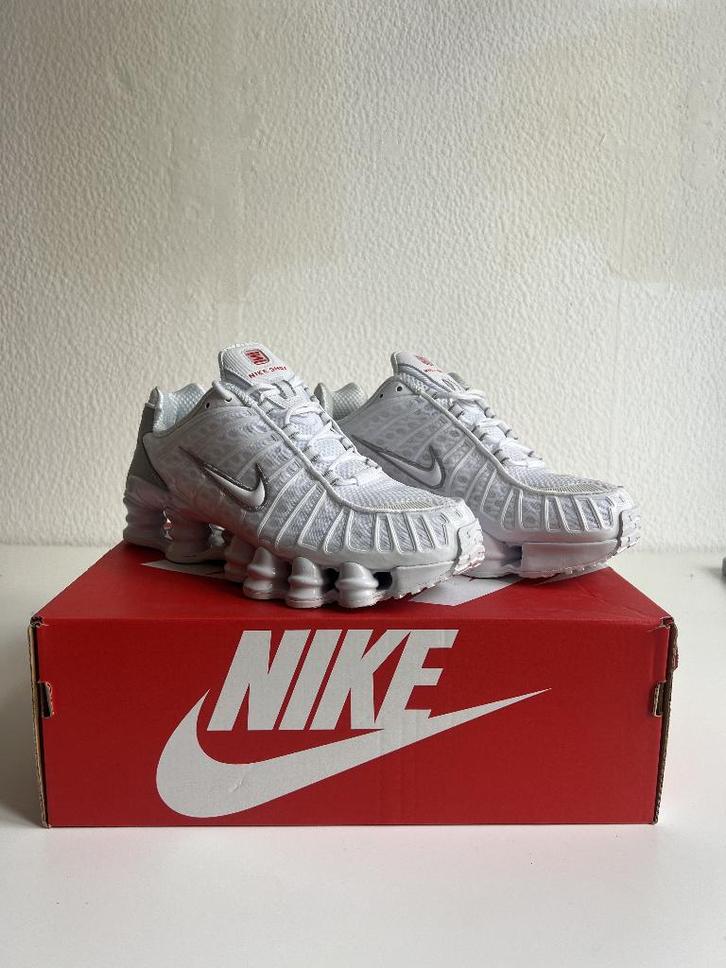 Nike Shox sneakers in silver/white, Kleding | Heren, Schoenen, Zo goed als nieuw, Sneakers, Wit, Ophalen of Verzenden