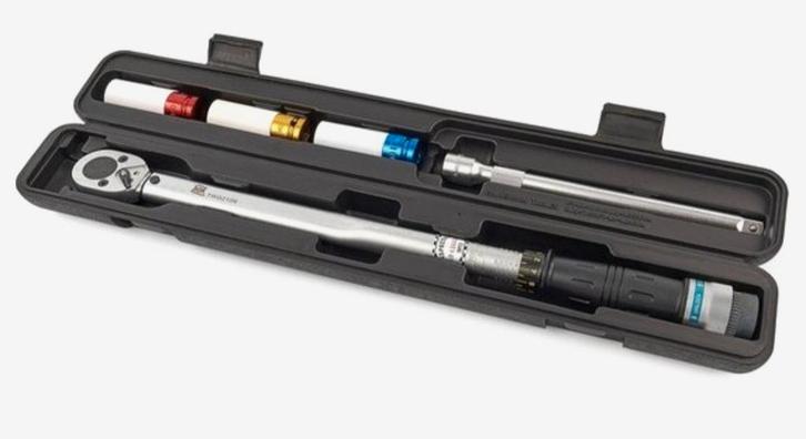 Clé dynamométrique 210 nm en 5 pièces avec 3 douilles + tube, Autos : Divers, Outils de voiture, Comme neuf, Enlèvement ou Envoi