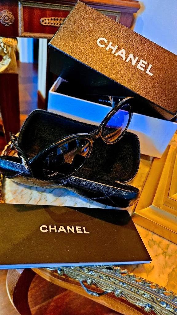 Chanel zonnebril (doos en case )  Unisex, Bijoux, Sacs & Beauté, Lunettes de Soleil & Lunettes | Femmes, Comme neuf, Lunettes de soleil