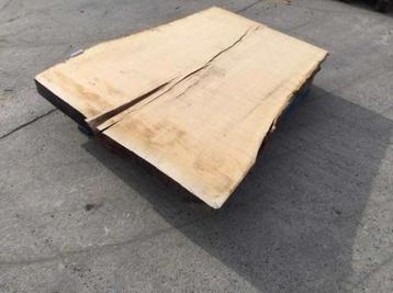 Table en tronc de chêne 138 cm x 106 cm x 10 cm 