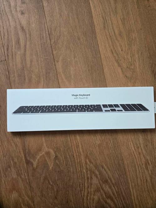 Apple Magic Keyboard, Computers en Software, Toetsenborden, Zo goed als nieuw, Azerty, Draadloos, Ophalen of Verzenden