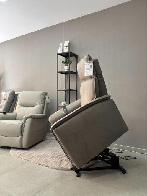 Nieuwe/gebruikte elektrische relaxzetels nu met 10% KORTING!, Huis en Inrichting, Zetels | Complete zithoeken, Nieuw, Leer, Stof